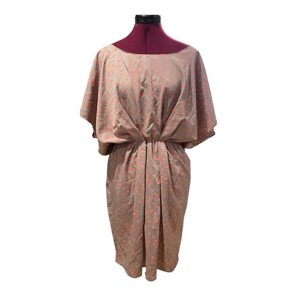 Bar III Dresses & Skirts - Mauve polka dot synched dress